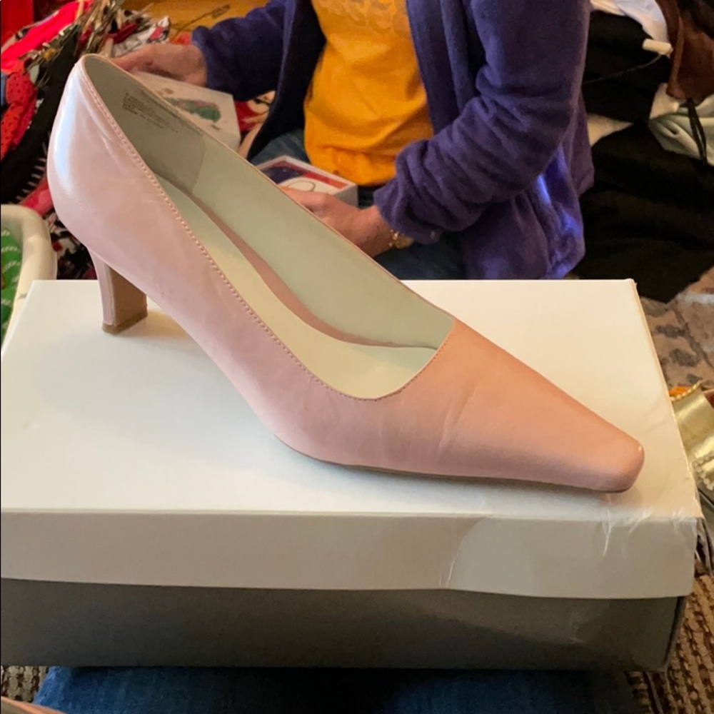 Etienne Aigner heels